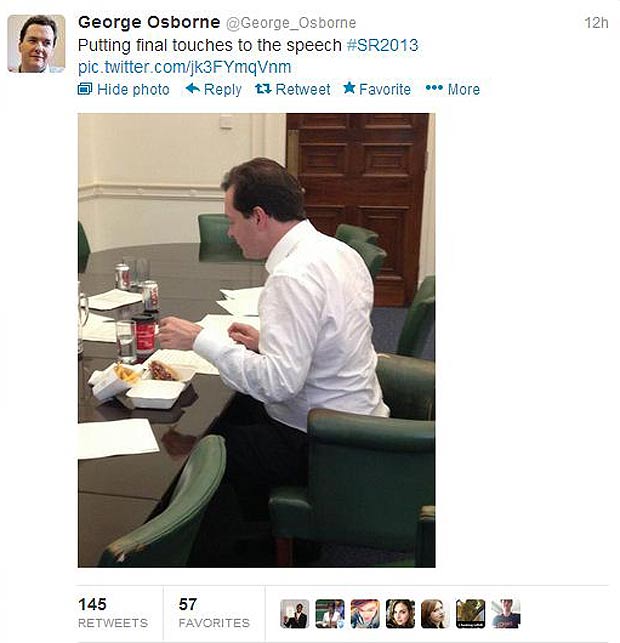 George Osborne tuitea una foto de él mismo comiendo una hamburguesa